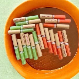 🆕 20 Pieces Geo Girl Lip Gloss